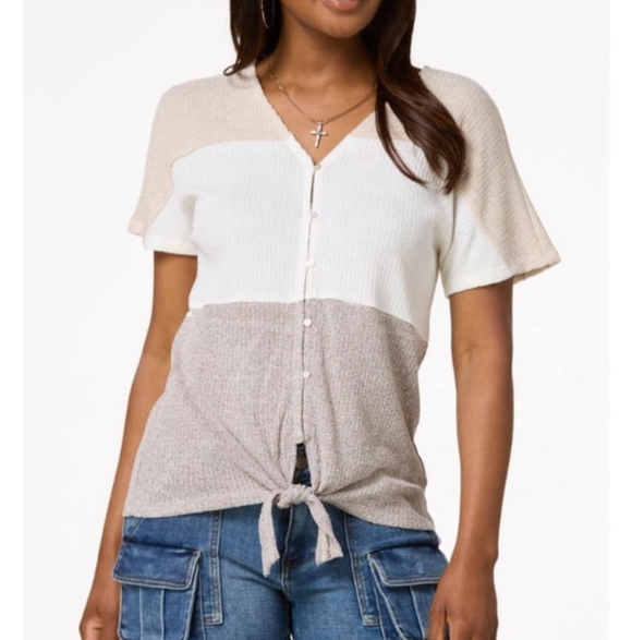 Beige Colorblock Button-Down Top - Picture 2 of 4